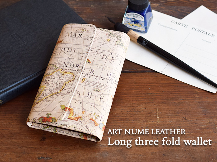 アートヌメレザーシリーズの長三つ折り財布「アンティークマップ」柄です。