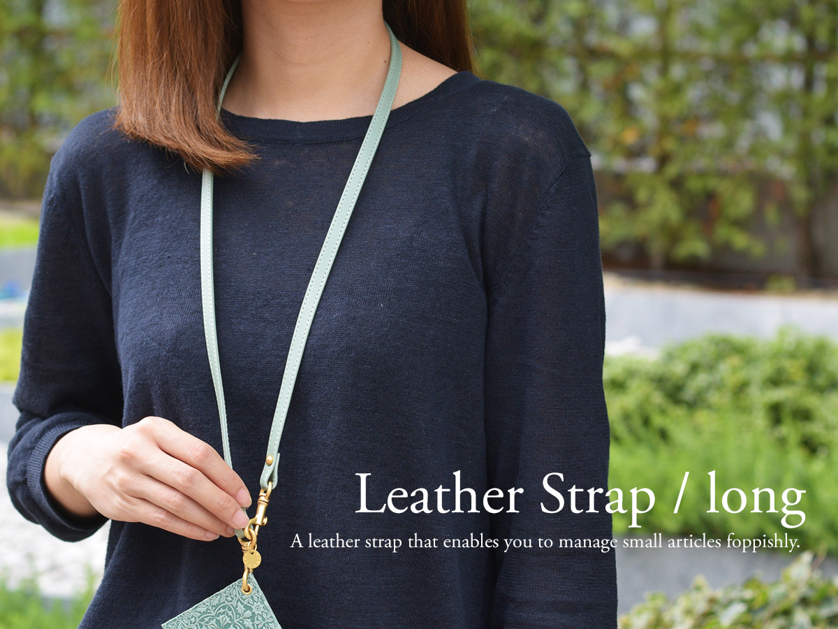 レザーネックストラップ A leather strap that enables you to manage small articles foppishly.