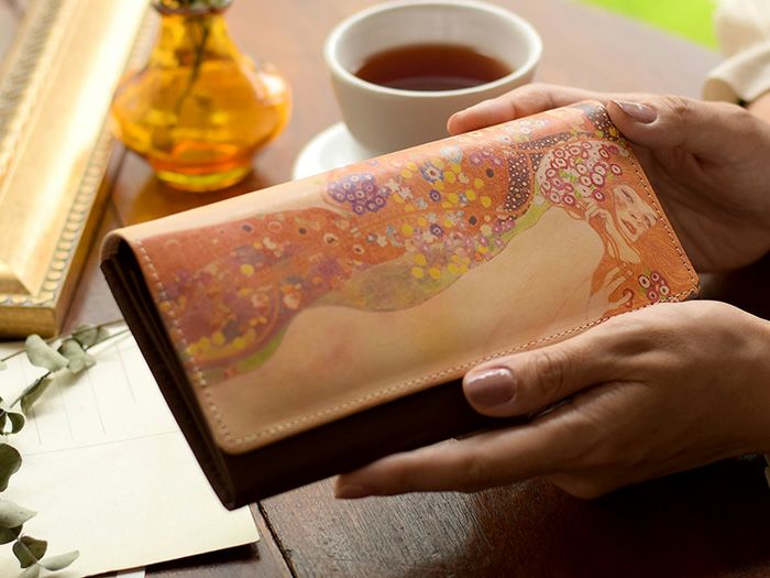 クリムトは、女性の裸などを、官能的なテーマで描くことで知られている。