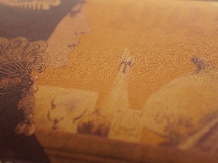 上質なヌメ革に、アートなデザインを 直接施したアートヌメレザーシリーズの、 長財布です。