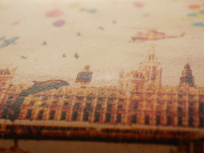 贅沢なヌメ革に施された美しいアート