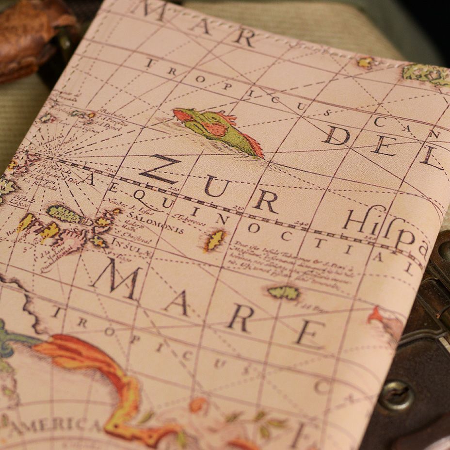 革はアンティーク調の牛革と、ブラウン一色で統一され、上品なテイストとなっています。