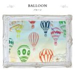 早朝の空に、気球が飛び交う姿が描かれたこちらのデザインは、 気球に乗った人々の楽しそうな様子が細かく描きこまれています。