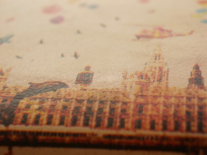 空の部分は、ヌメ革の素の部分が多いので、革らしいエイジング（経年変化）も十分にお楽しみいただけます。