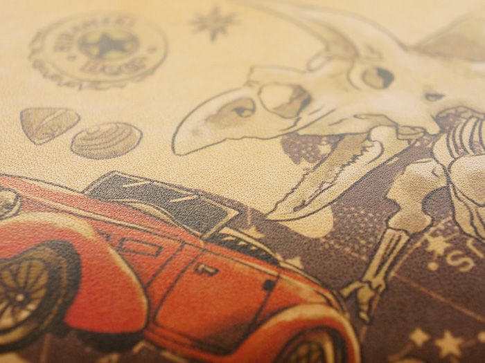全面に施されたデザインはまるで絵画を持ち運んでいるような気分に♪