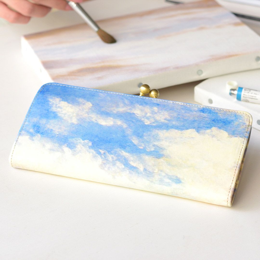 透けるような青空と、絶妙な光と雲の表現が印象的。