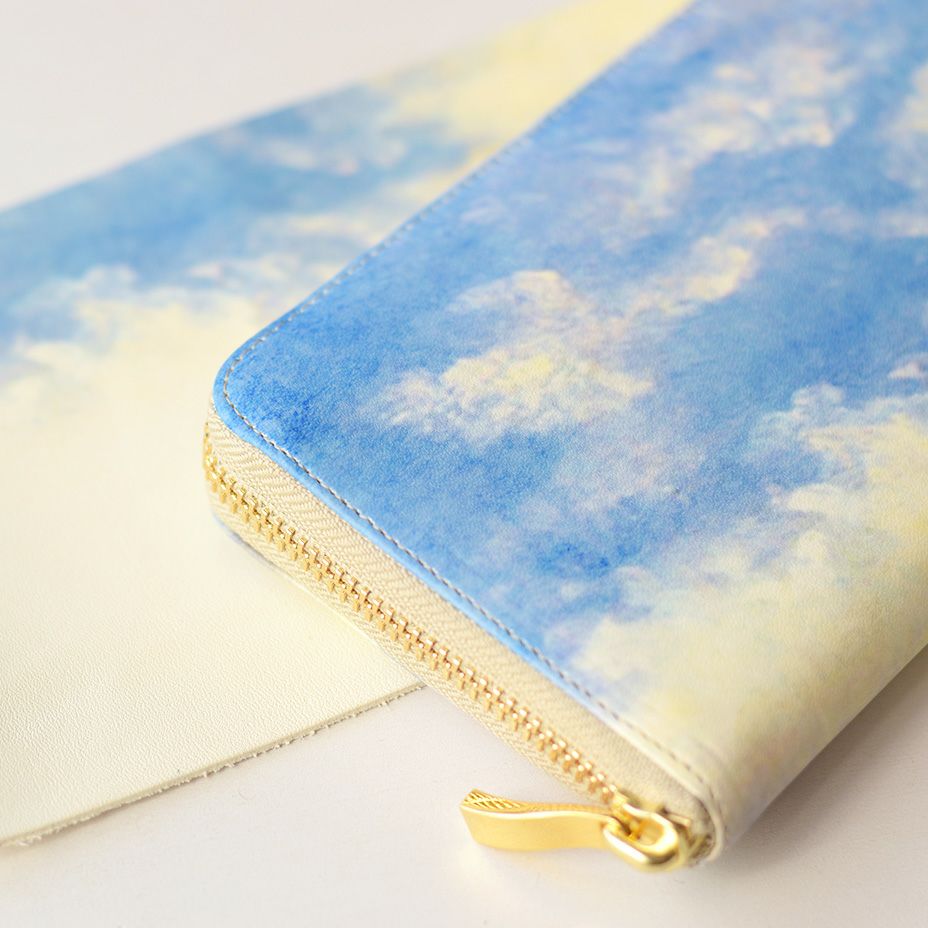 本革ならではのサラッとした素肌感を残しながらも、独自の加工で経年による色合いの変化を極限まで抑えました。