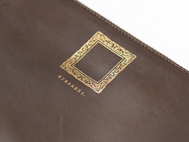 【会員ポイント交換景品】 レザーフラットポシェット＜チョコ・ネイビー＞