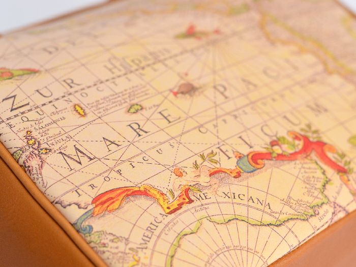 「絵画から抜け出した美しいアートバッグ」