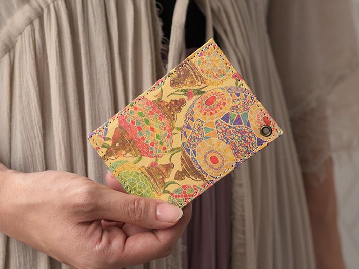 個性的なデザインで、使う度に手元が華やかになります。