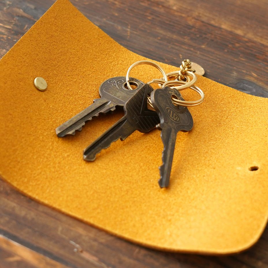 100％ベジタブルタンニンなめしのキーホルダーです。