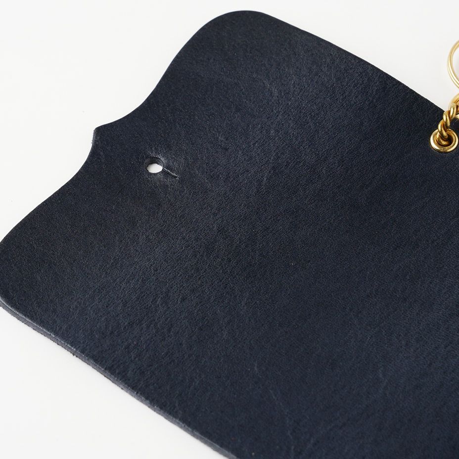 止め具はギボシになっているので、開閉が簡単です。