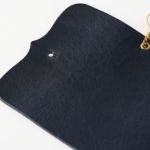 止め具はギボシになっているので、開閉が簡単です。