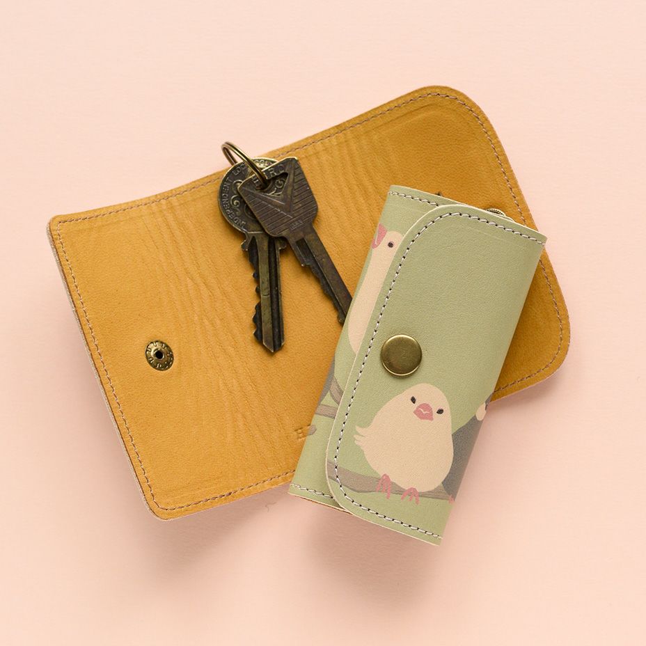 内側には柔らかい馬革を使用