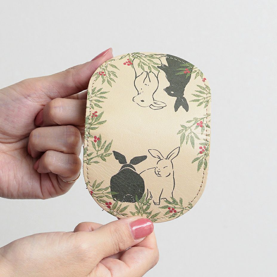 小銭は6～7枚収納可能