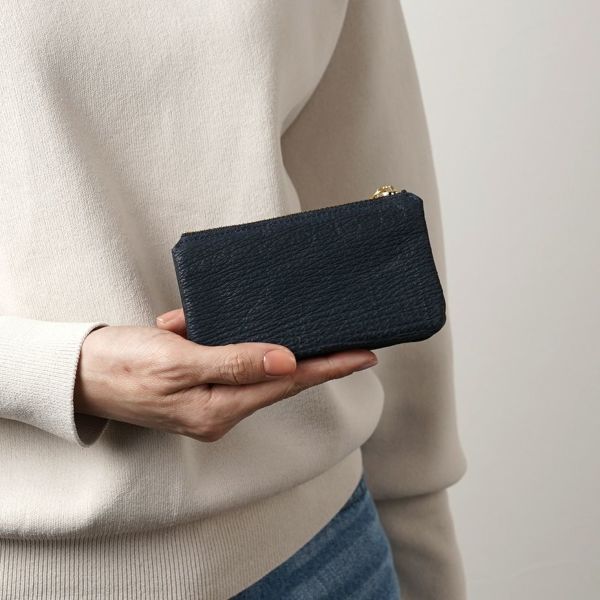 シャークレザー】国産サメ革を使用した大容量のポーチ型ウォレット☆