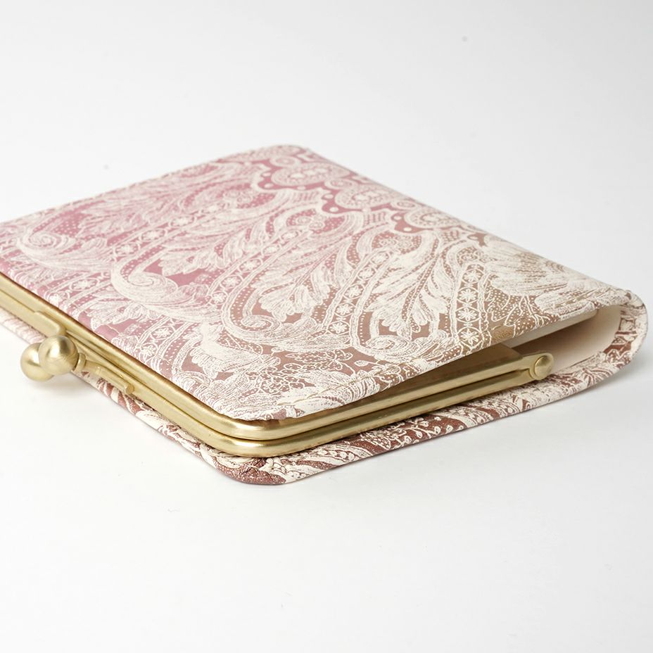 とてもスリムでかさばらないデザインです。