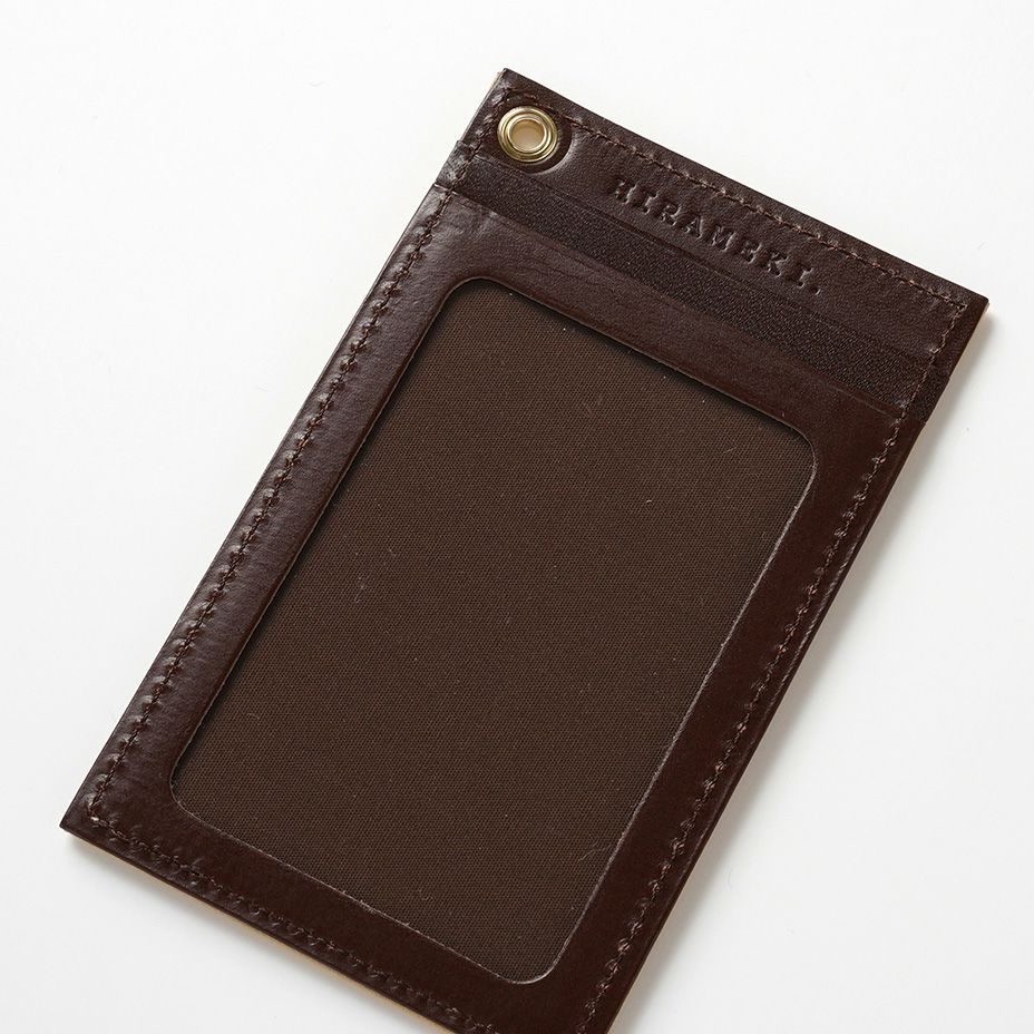 モフモフ動物が主役の年パスケースとしても使えるクリア窓付きのパス