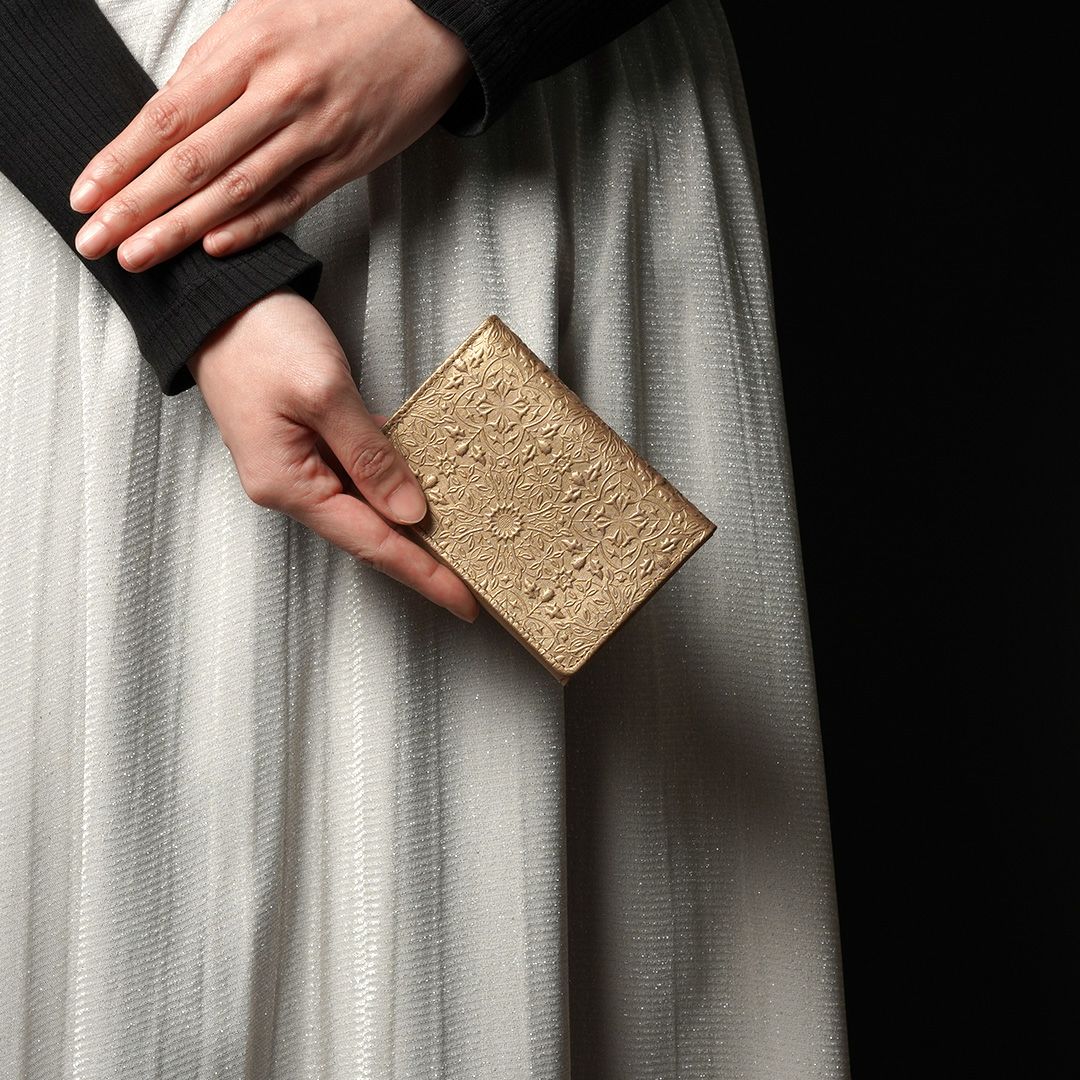 モリスの立体模様が美しい名刺入れ｜仕分けに便利な6ポケット